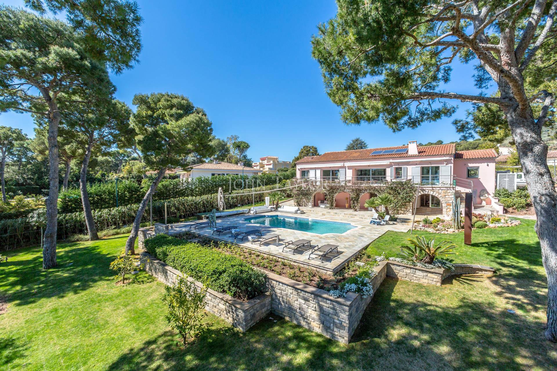 Ad Seasonal rental House SaintJeanCapFerrat John Taylor