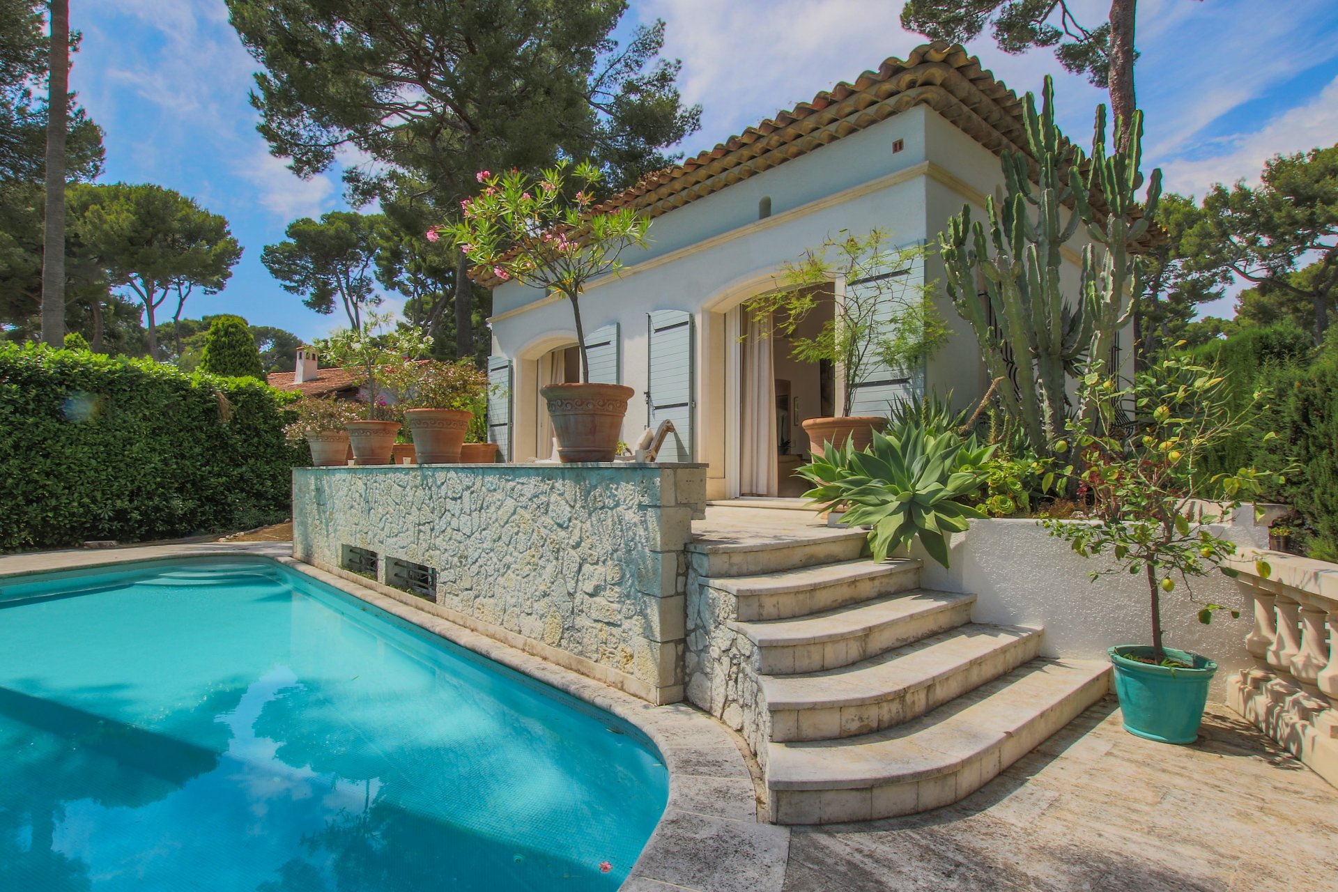 Ad Sale Apartment Cap d'Antibes (06160), 6 Rooms refV0115AN