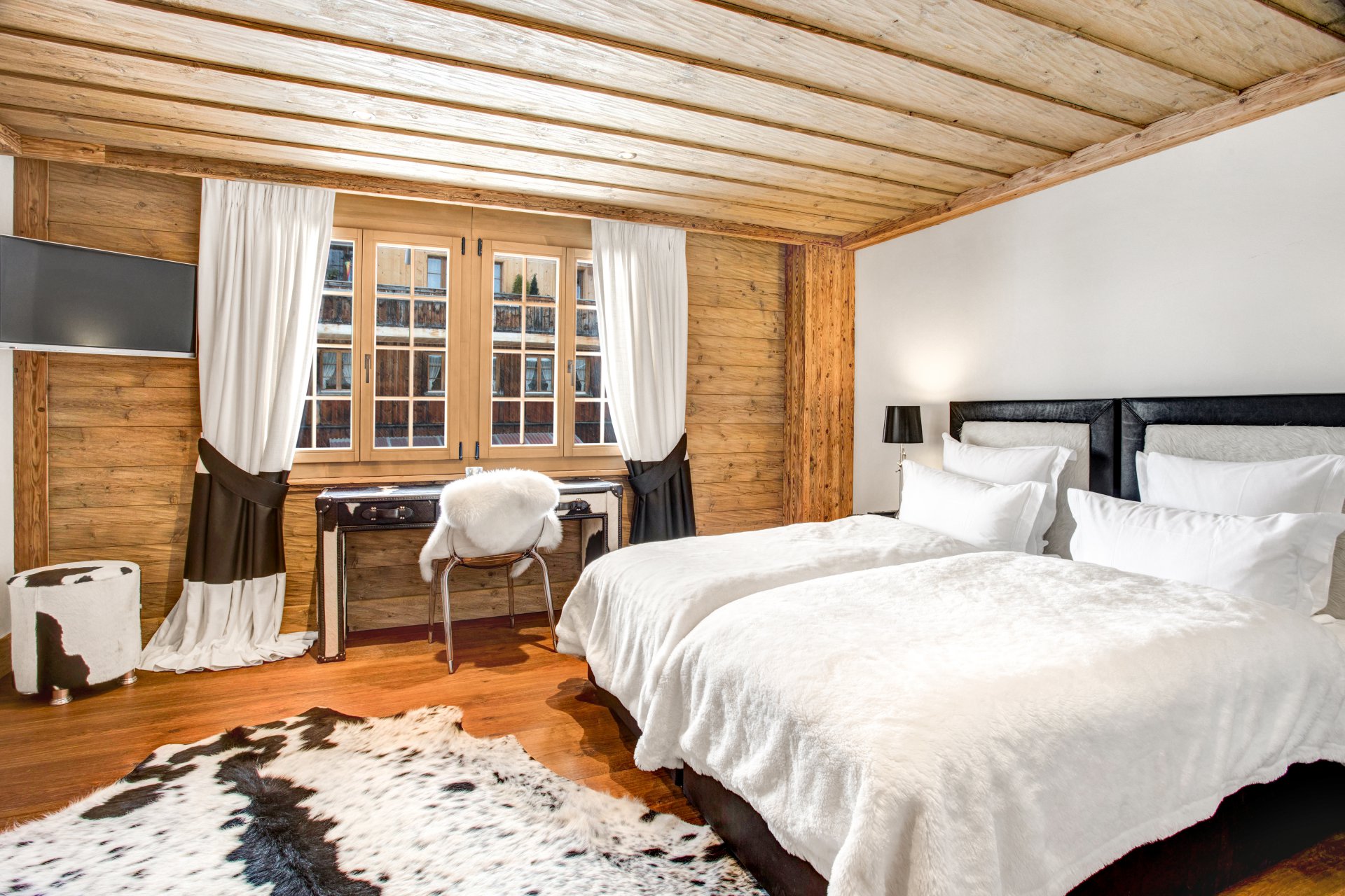 Ad Sale Chalet Lauenen bei Gstaad (3782), 6 Rooms, 12 Capacity refV0349GS