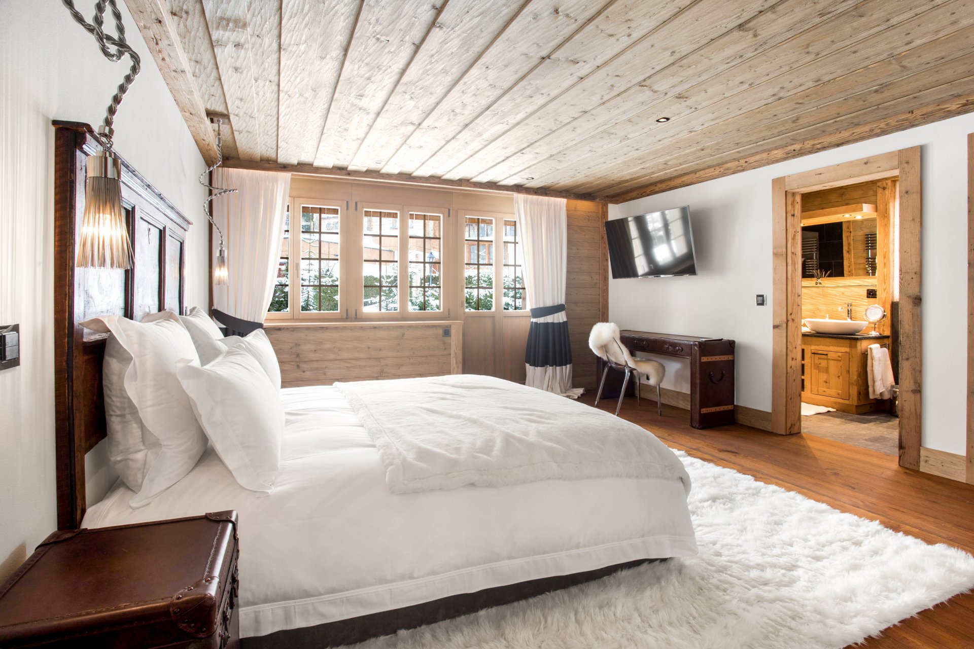 Ad Sale Chalet Lauenen bei Gstaad (3782), 6 Rooms, 12 Capacity refV0349GS