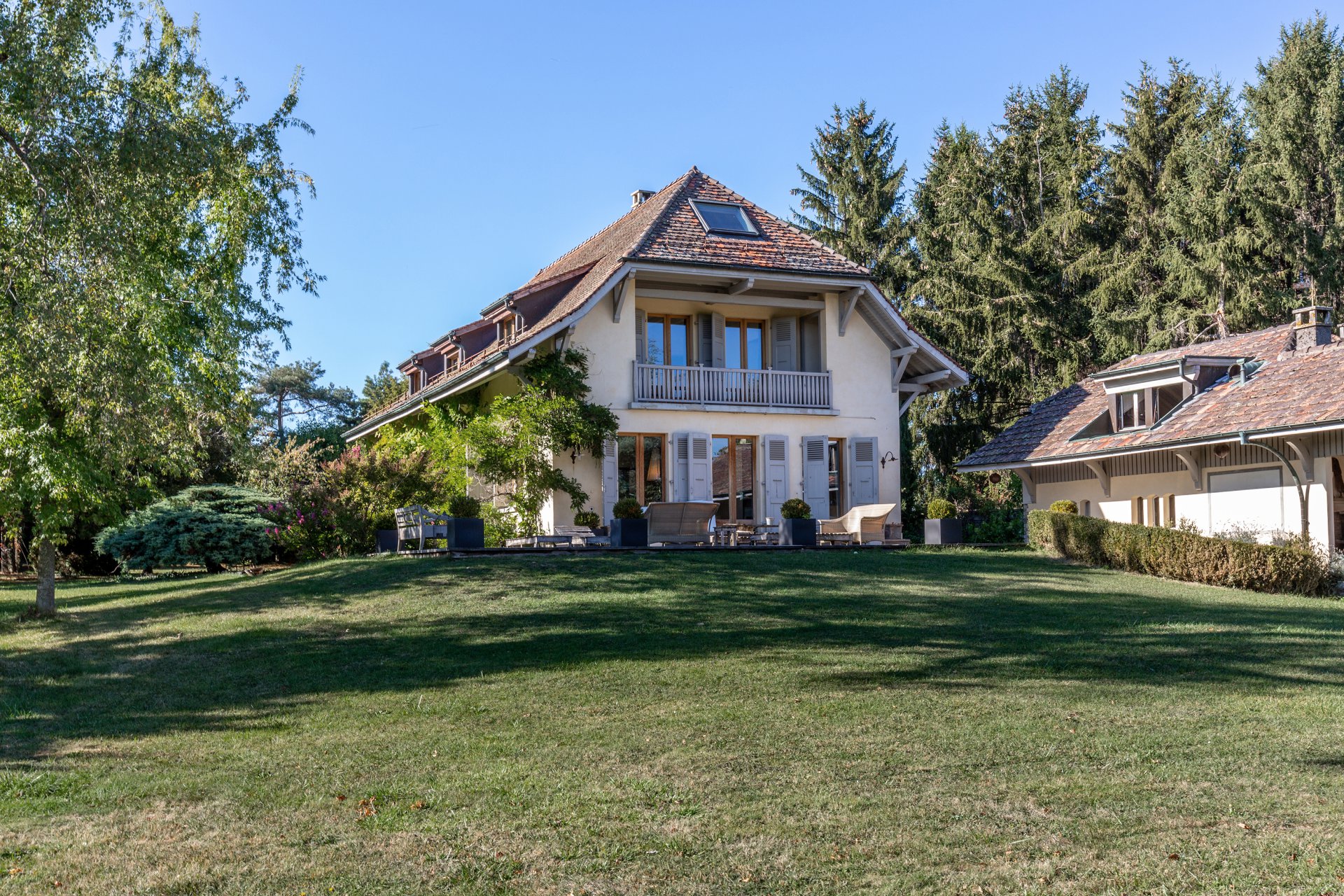 Ad Sale Property CollongeBellerive (1245), 10 Rooms refV0741GE