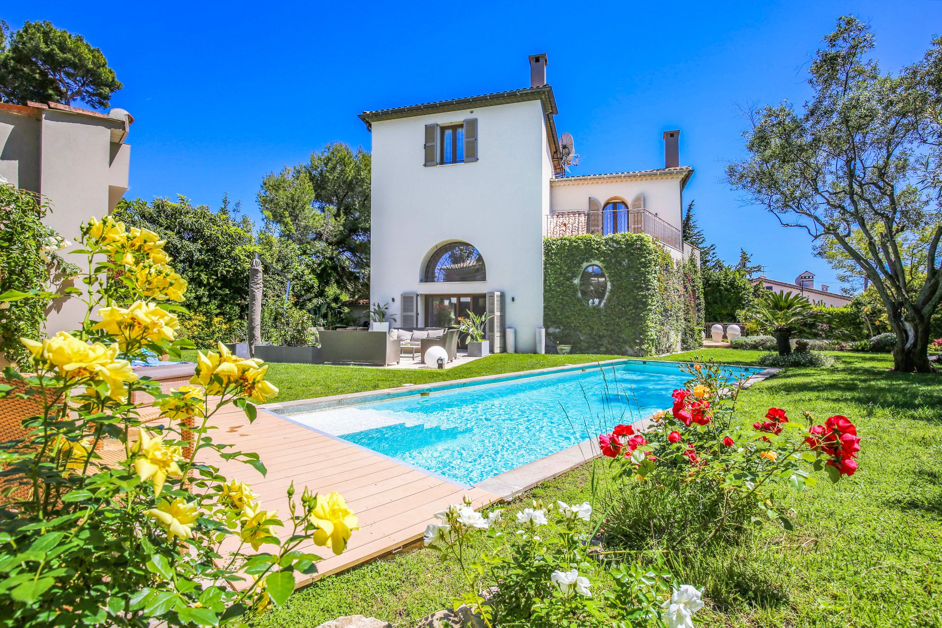 Ad Sale Villa Cap d'Antibes (06160), 8 Rooms refV0122AN