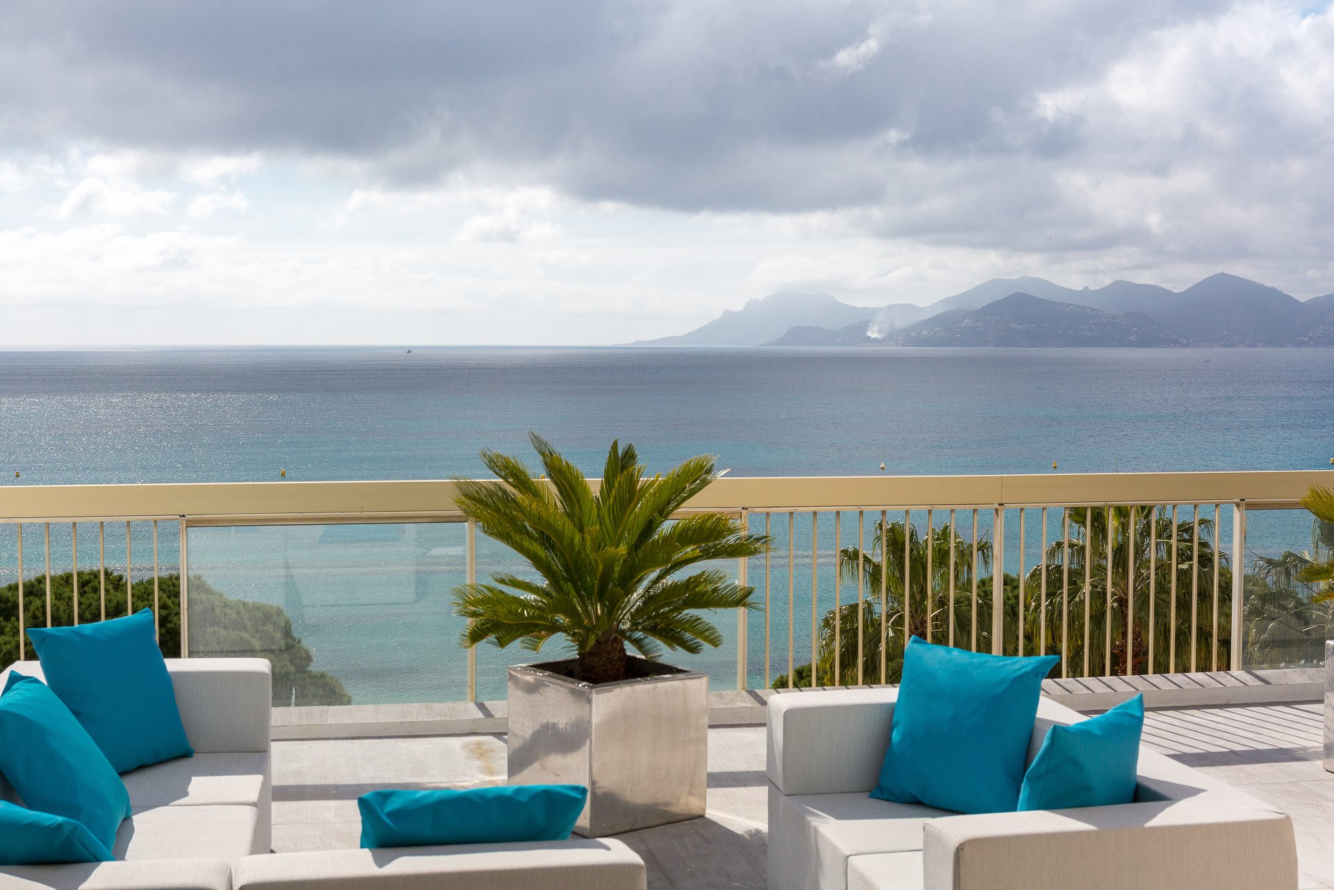 Ad Seasonal rental Apartment Cannes Croisette, 4 Capacity refL1017CA