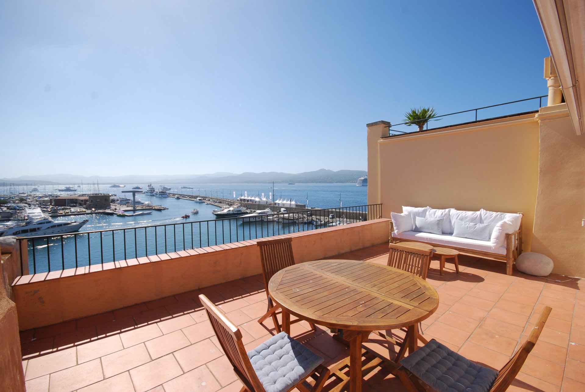 Ad Seasonal rental Apartment SaintTropez (83990), 6 Rooms, 4 Capacity
