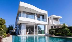 New construction Villa Peyia