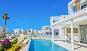 New construction Villa Peyia