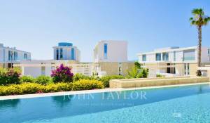 New construction Villa Peyia