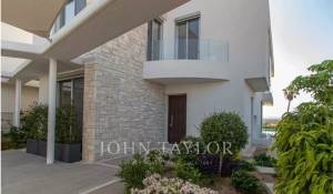 New construction Villa Peyia