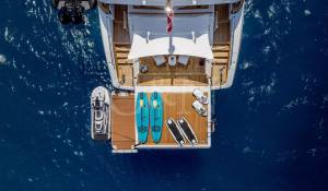 Charter Motor Yacht 