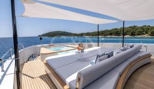 Charter Motor Yacht 
