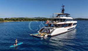 Charter Motor Yacht 