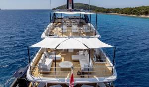 Charter Motor Yacht 
