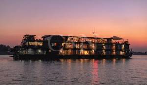Charter Motor Yacht 
