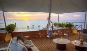 Charter Motor Yacht 