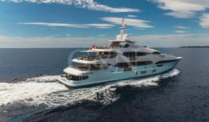 Charter Motor Yacht 