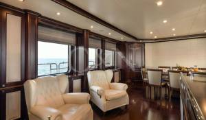 Charter Motor Yacht 