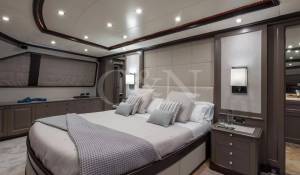 Charter Motor Yacht 