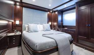 Charter Motor Yacht 