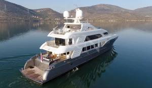 Charter Motor Yacht 
