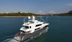Charter Motor Yacht 