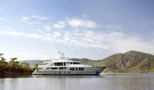 Charter Motor Yacht 