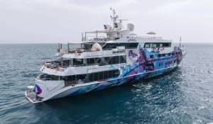 Charter Motor Yacht 