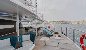 Charter Motor Yacht 