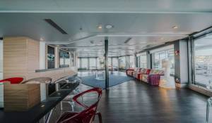 Charter Motor Yacht 