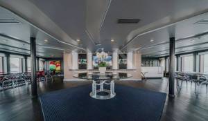 Charter Motor Yacht 