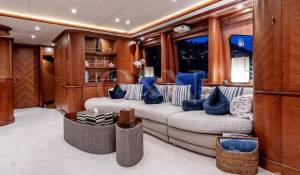 Charter Motor Yacht 