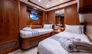 Charter Motor Yacht 