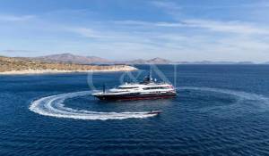 Charter Motor Yacht 