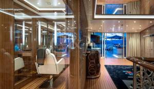 Charter Motor Yacht 