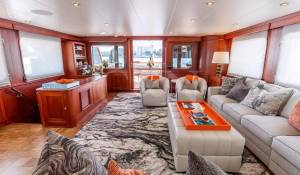 Charter Motor Yacht 