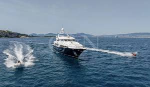 Charter Motor Yacht 