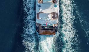 Charter Motor Yacht 