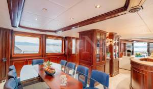 Charter Motor Yacht 