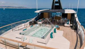 Charter Motor Yacht 
