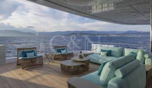 Charter Motor Yacht 