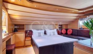 Charter Motor Yacht 