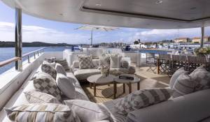 Charter Motor Yacht 