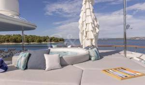 Charter Motor Yacht 