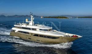 Charter Motor Yacht 