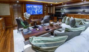 Charter Motor Yacht 