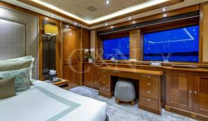 Charter Motor Yacht 