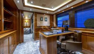 Charter Motor Yacht 