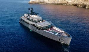 Charter Motor Yacht 