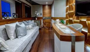 Charter Motor Yacht 