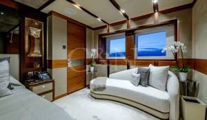 Charter Motor Yacht 