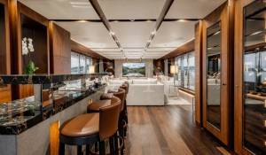 Charter Motor Yacht 
